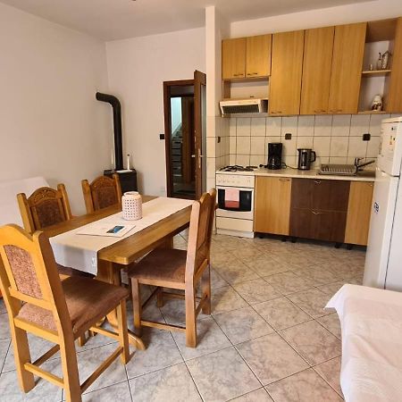 Apartmani Jelena Петркане Стая снимка
