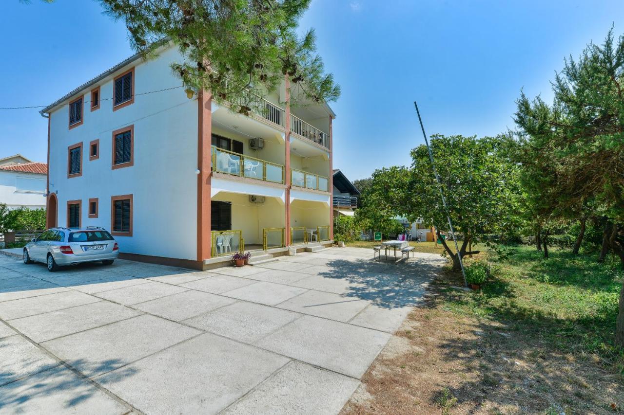 Apartmani Jelena Петркане Екстериор снимка