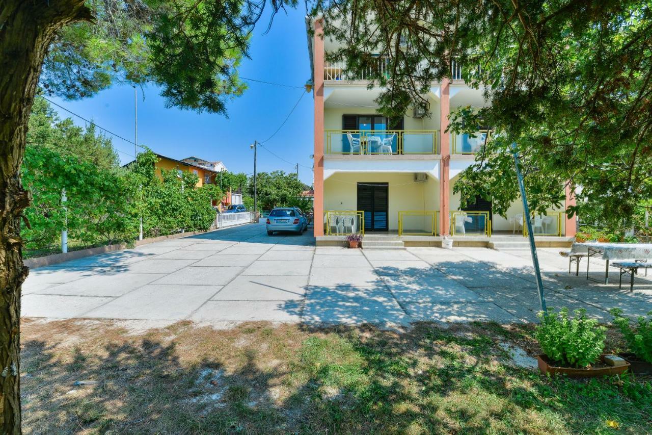Apartmani Jelena Петркане Екстериор снимка